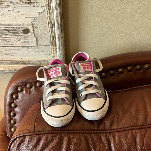 Converse - Picture 1 of 2